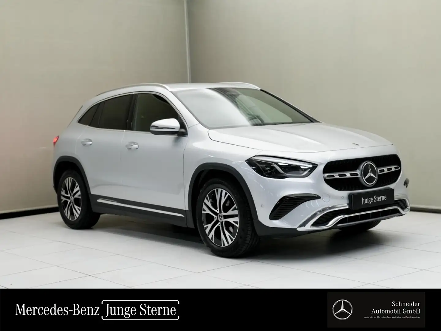 Mercedes-Benz GLA 180 d LM KAM SpurW ParkAss. SpurH Navi KlimaA Silber - 1