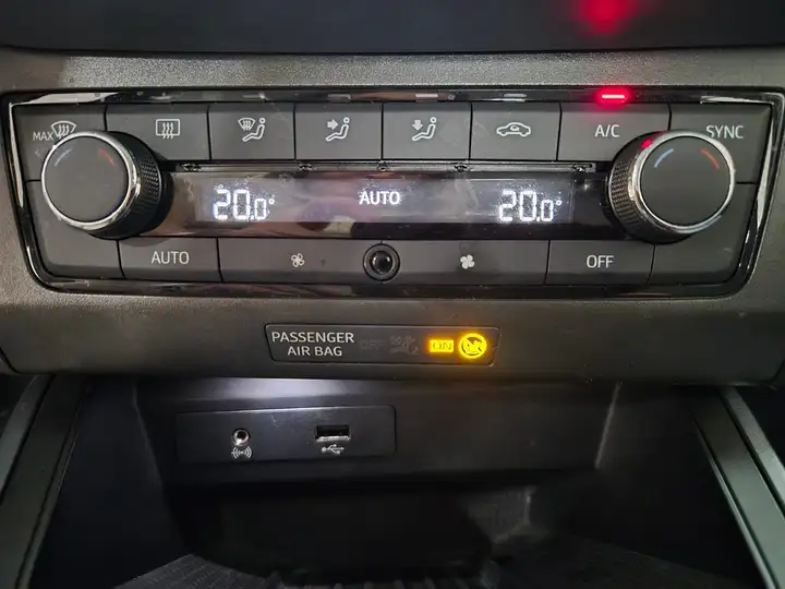 SEAT Arona 2020, foto 15