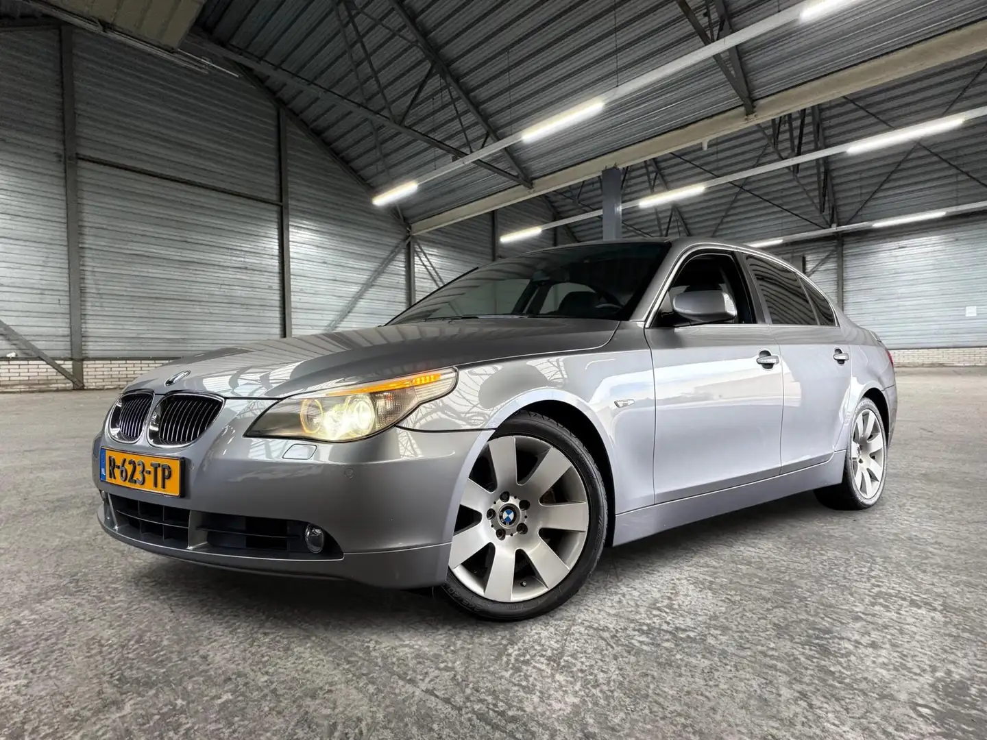 BMW 545 5-serie 545i High Executive | BTW Auto | Youngtime Zilver - 1