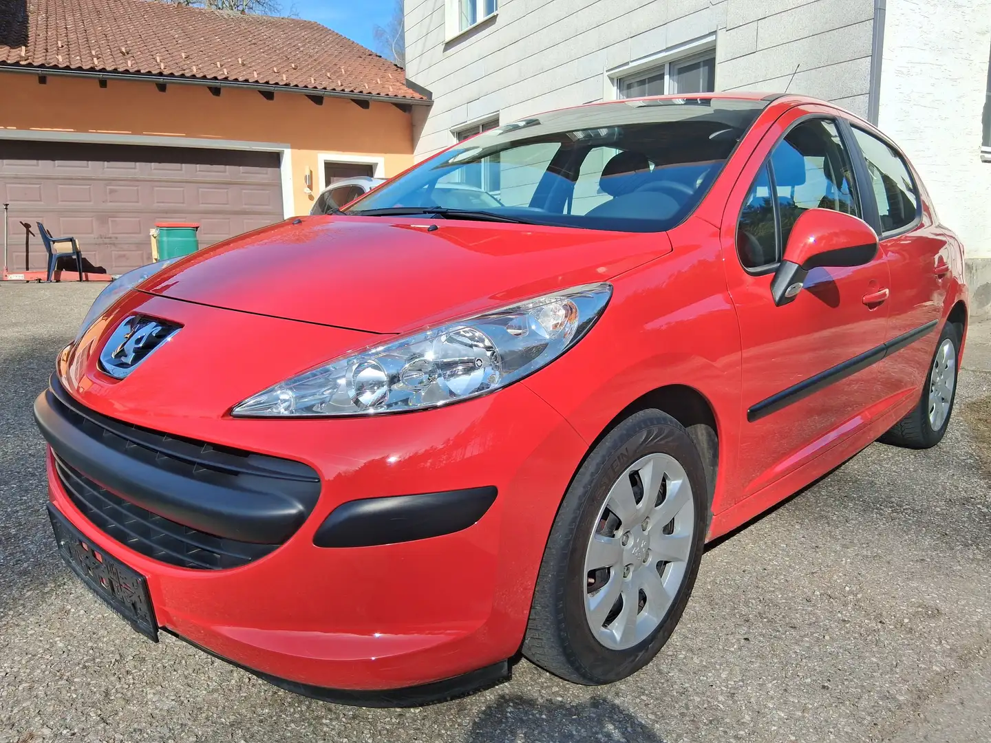 Peugeot 207 Junior 1,4 Rot - 1