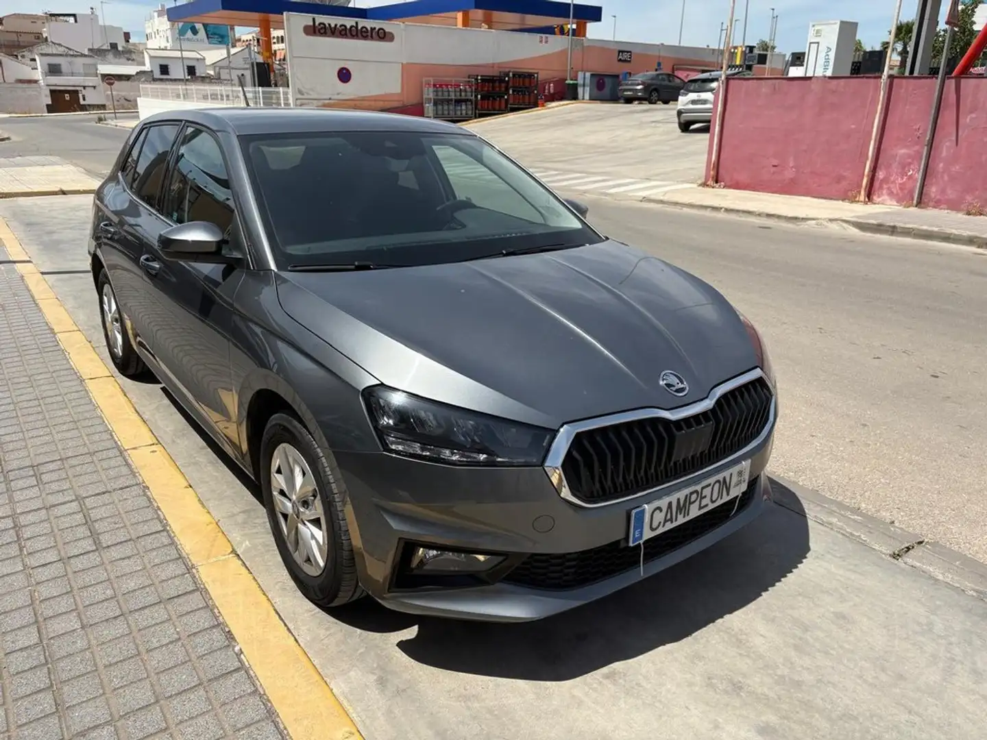 Skoda Fabia 1.0 TSI Design DSG 85kW Gris - 2