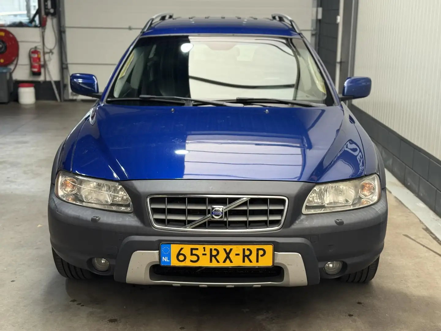 Volvo XC70 2.4D Summum Blauw - 2