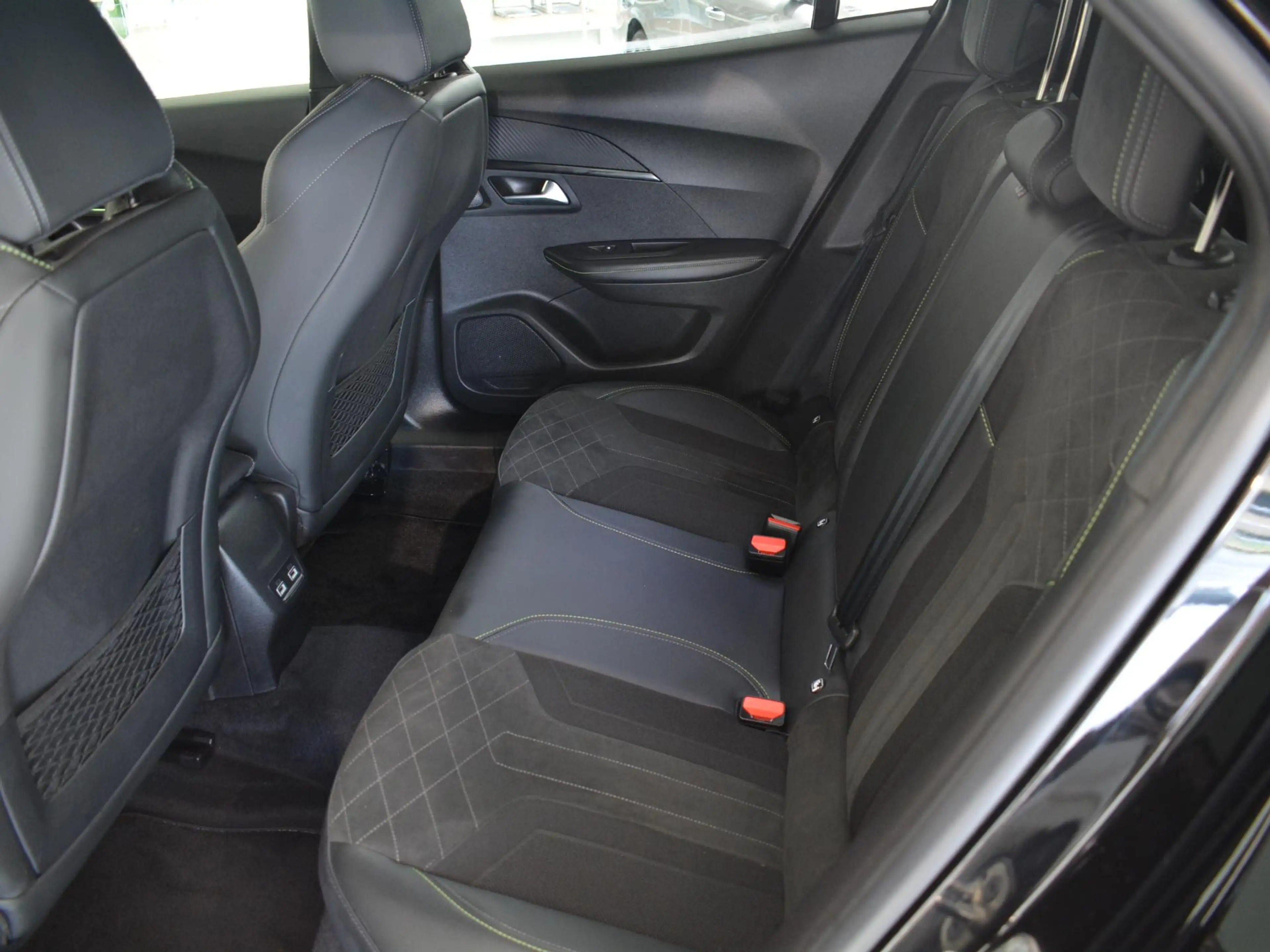 Peugeot e-2008 EV GT 50 kWh | Apple Carplay/Android Auto | Keyles — photo 12