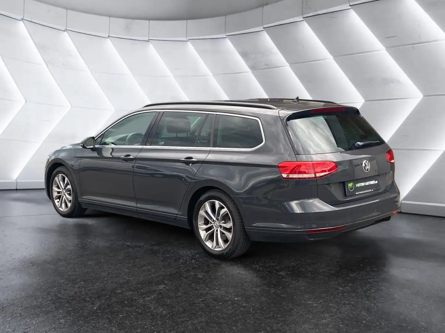 Volkswagen Passat Variant 2,0 TDI **Virtual Cockpit** Grijs - 2