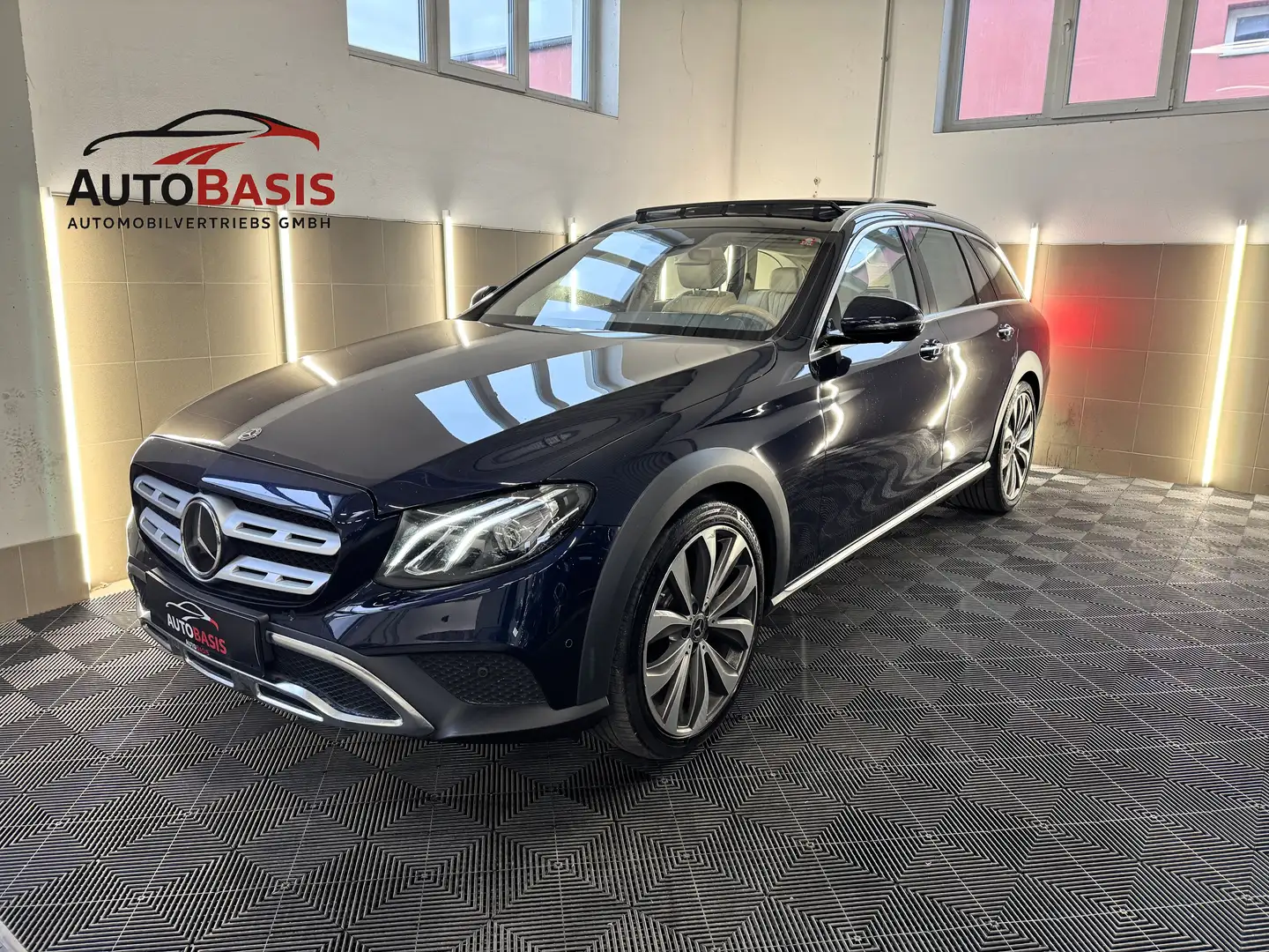 Mercedes-Benz E 220 E 220d 4Matic All-Terrain Exclusive/Burmester/Pano Blau - 1
