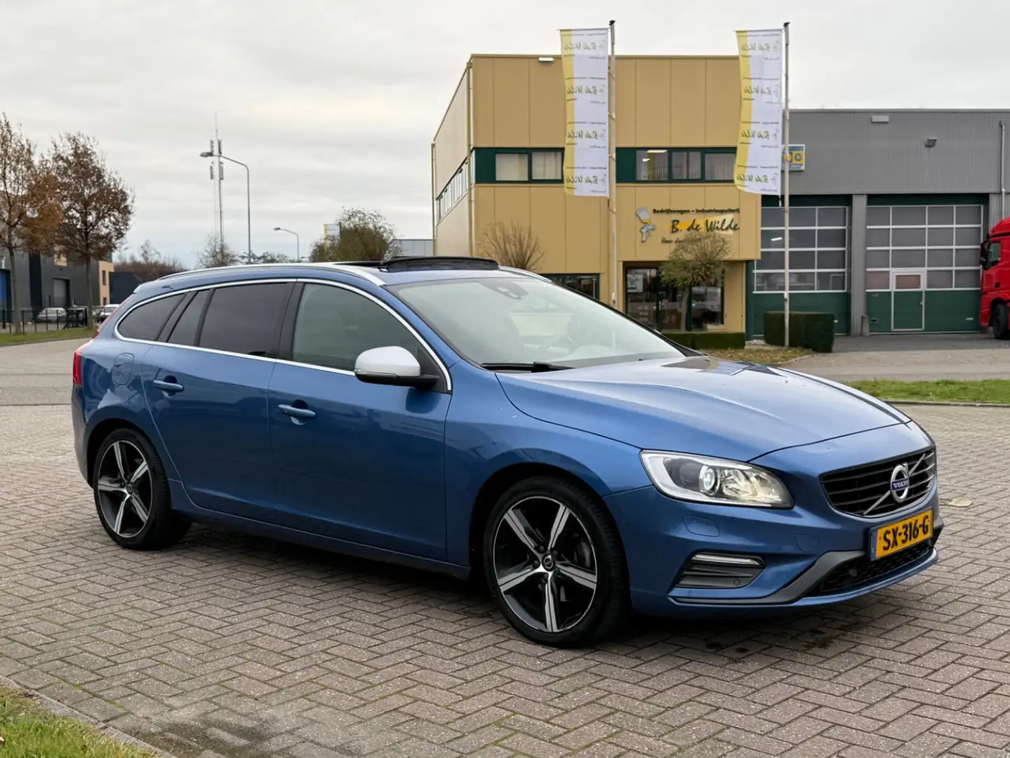 Volvo V60 2.0 T4 Business Sport | Schuifdak | Trekh. | Camer Blauw - 2