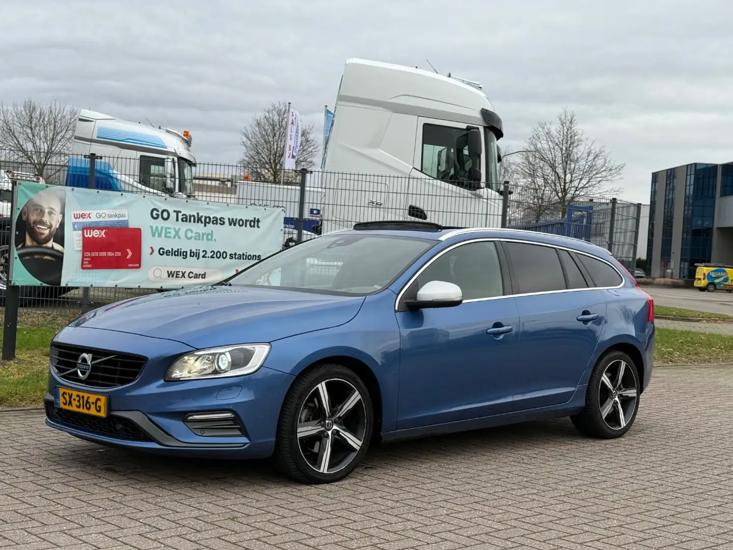 Volvo V60 2.0 T4 Business Sport | Schuifdak | Trekh. | Camer Blauw - 1