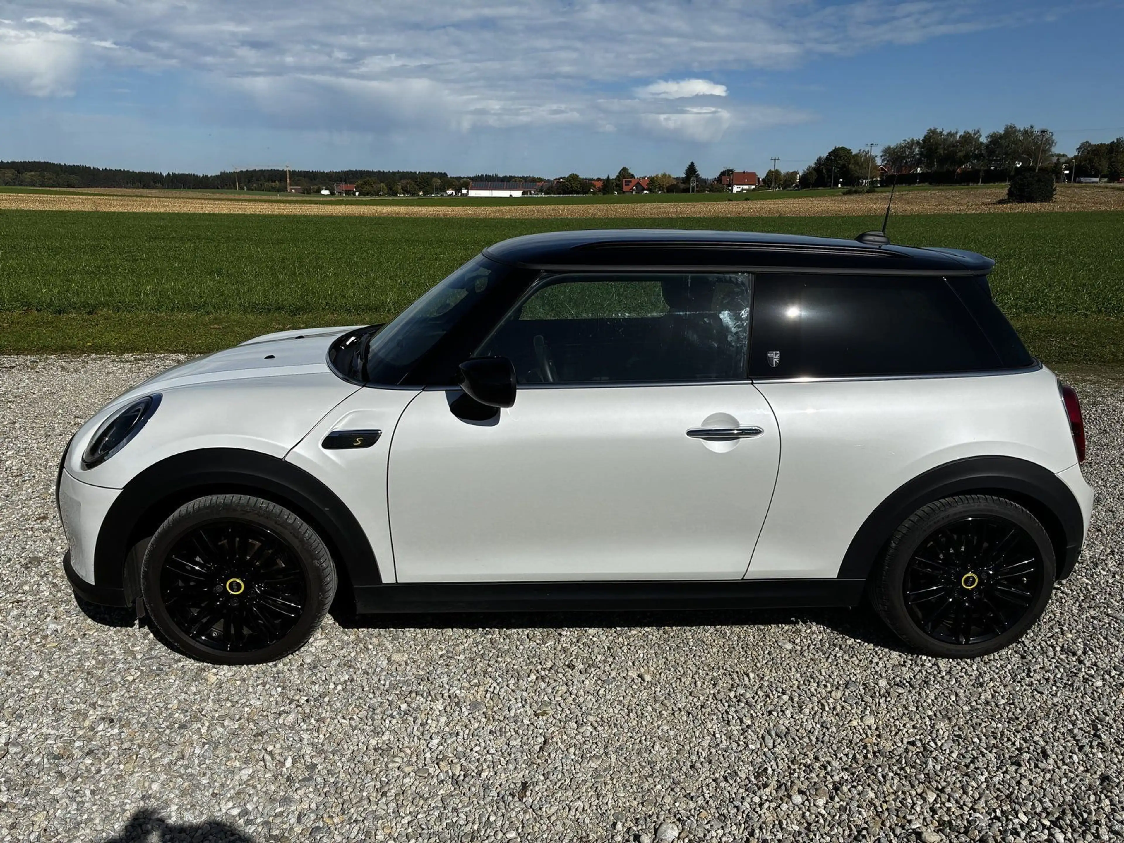 MINI Cooper SE Yours Trim SpoSi BLIS Key LED Navi AUT — photo 10
