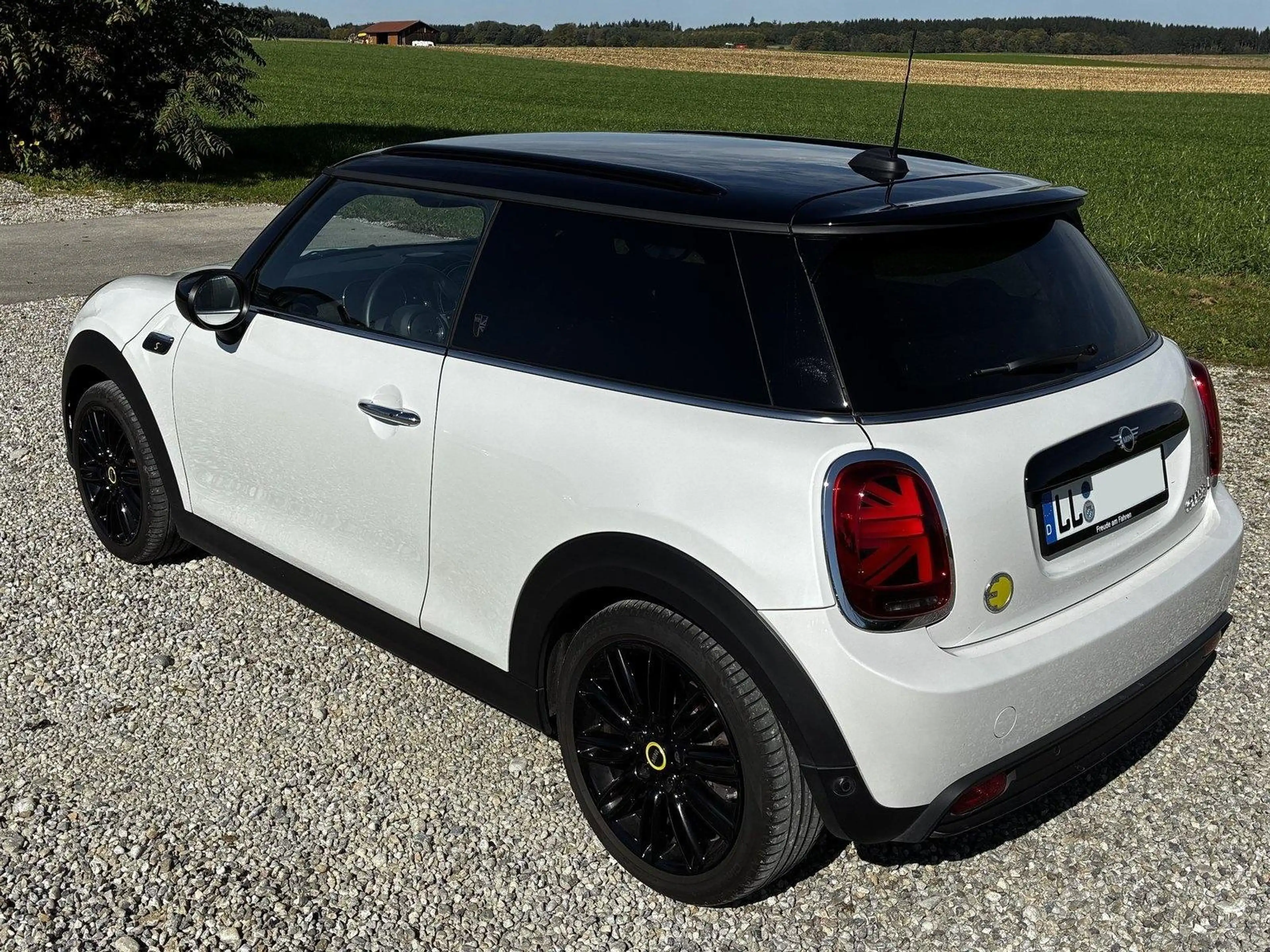 MINI Cooper SE Yours Trim SpoSi BLIS Key LED Navi AUT — photo 2