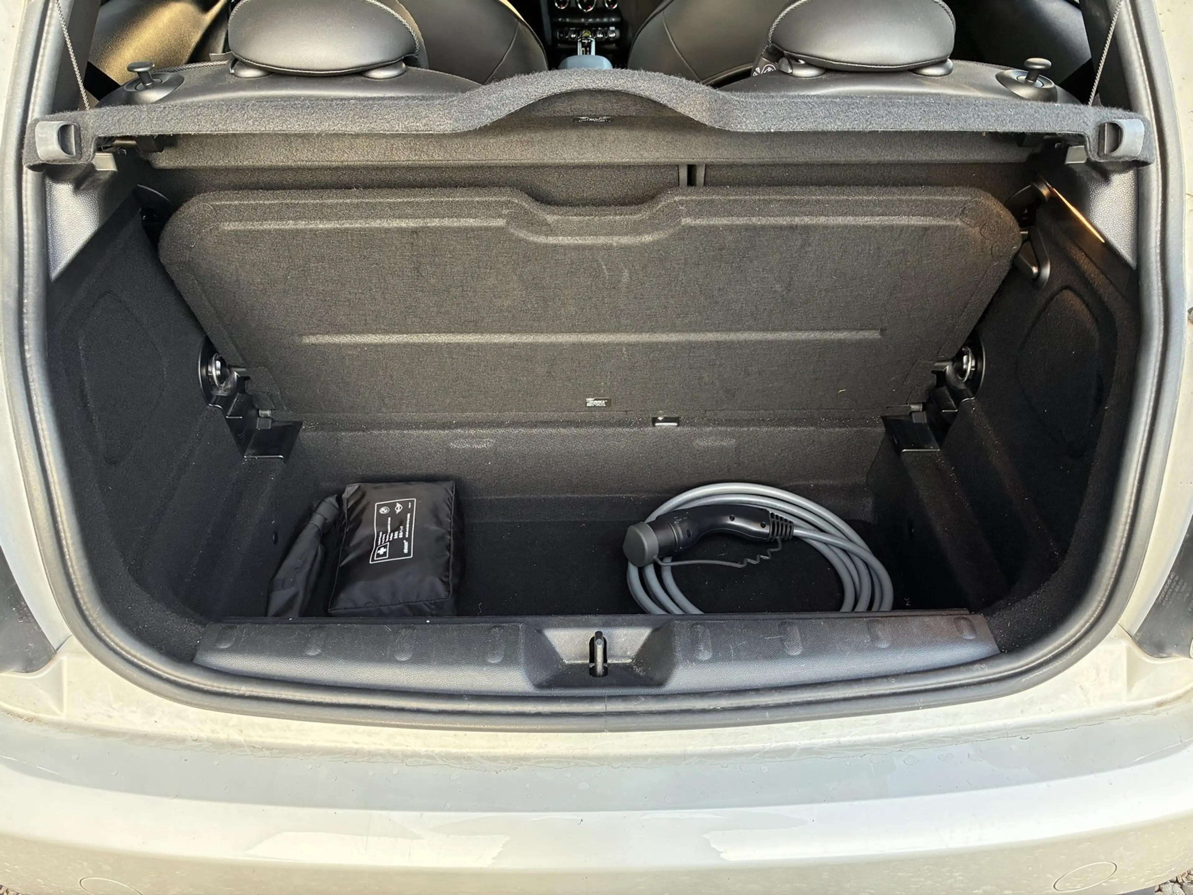 MINI Cooper SE Yours Trim SpoSi BLIS Key LED Navi AUT — photo 13