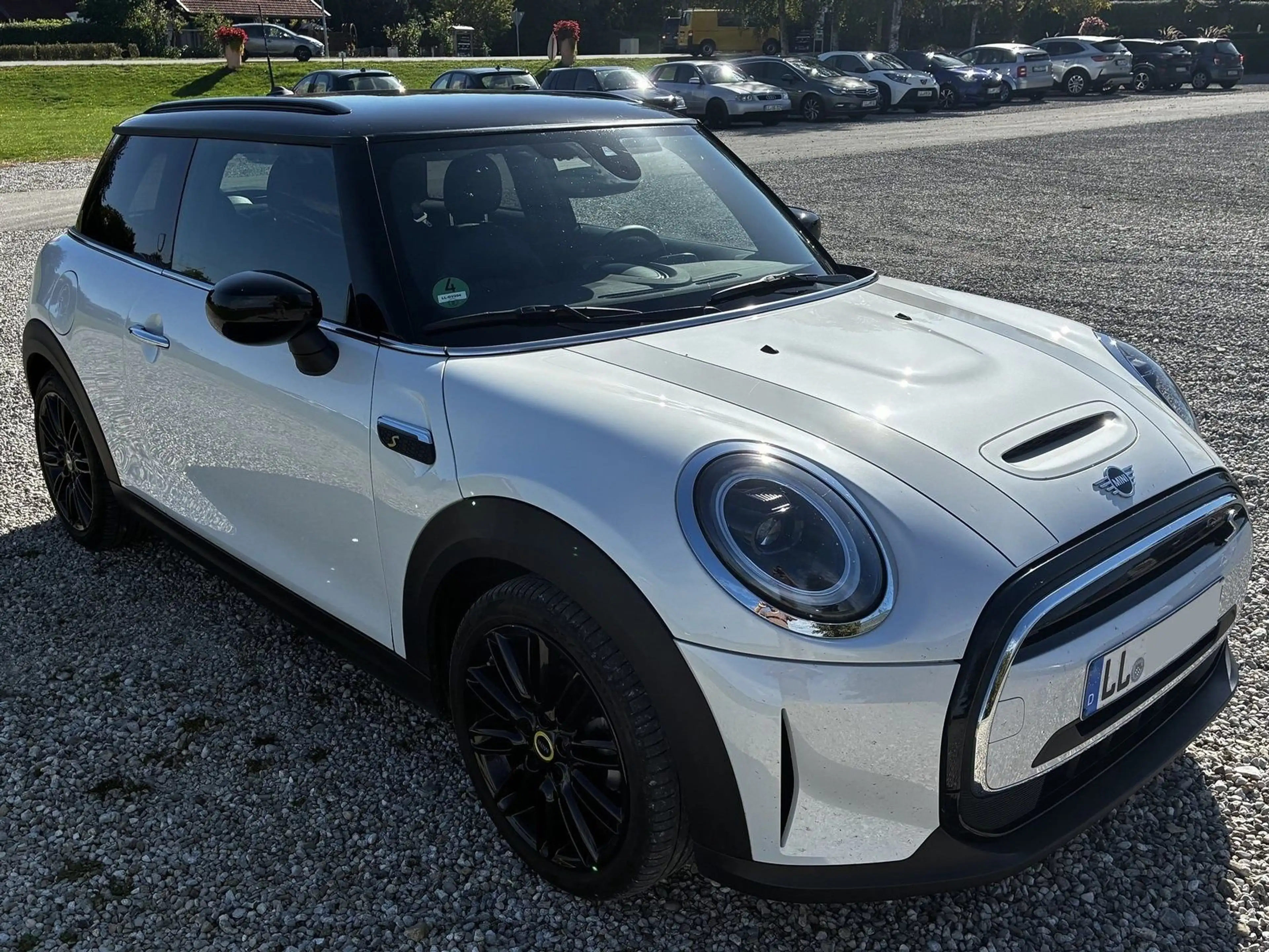 MINI Cooper SE Yours Trim SpoSi BLIS Key LED Navi AUT — photo 4