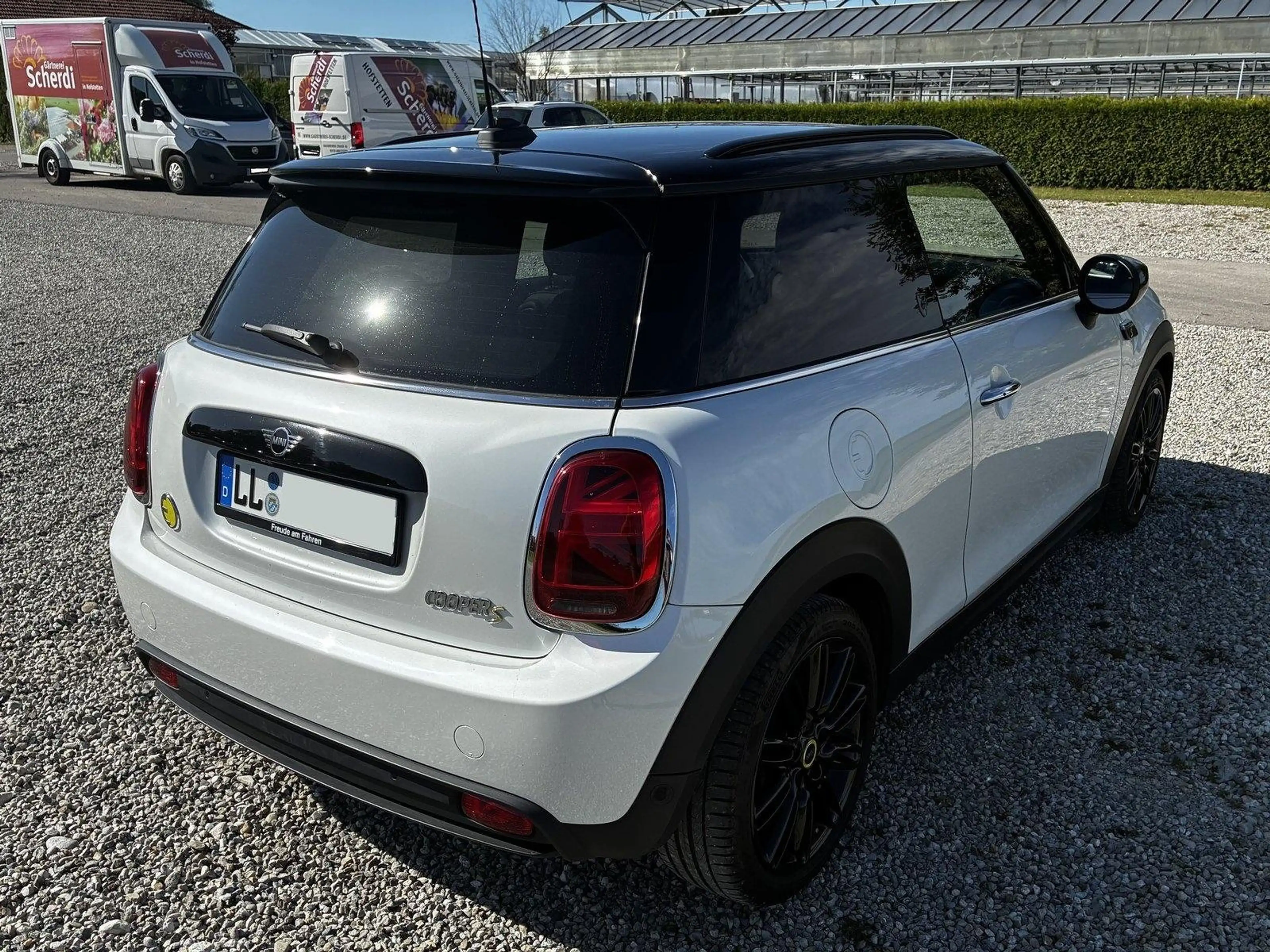 MINI Cooper SE Yours Trim SpoSi BLIS Key LED Navi AUT — photo 5