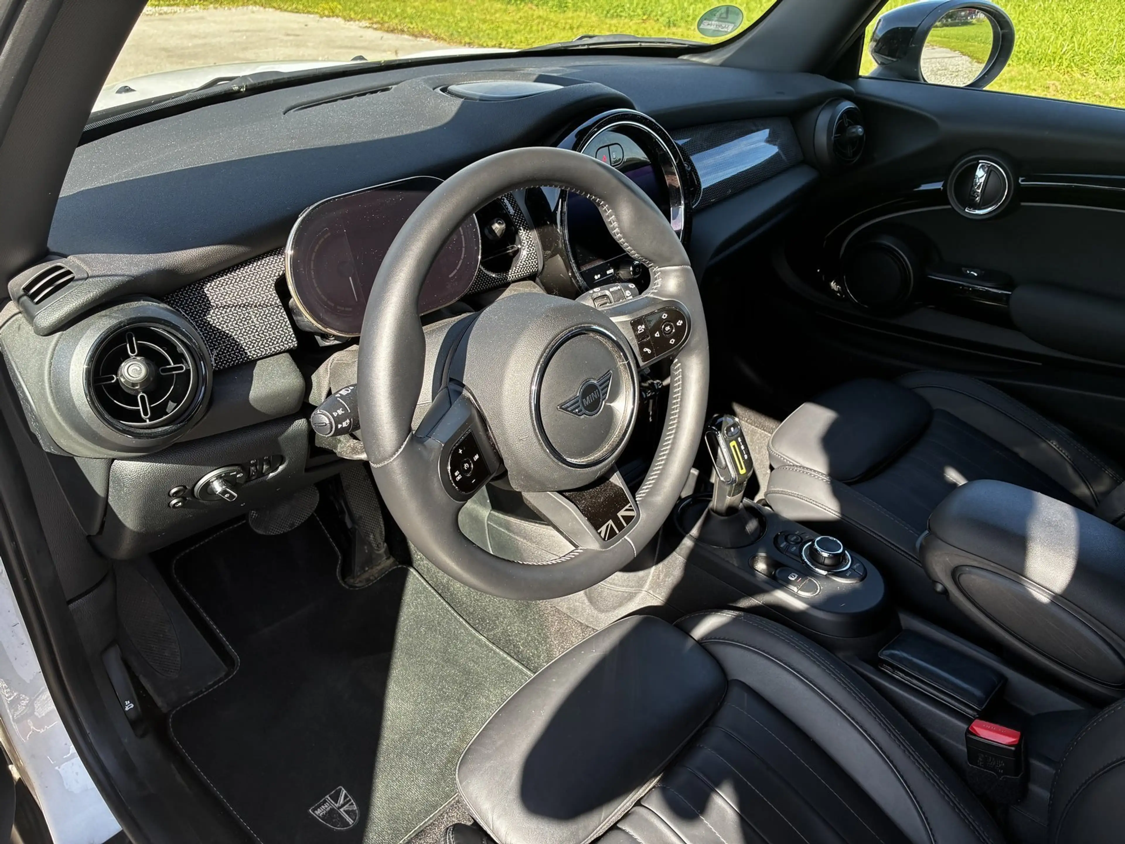 MINI Cooper SE Yours Trim SpoSi BLIS Key LED Navi AUT — photo 3
