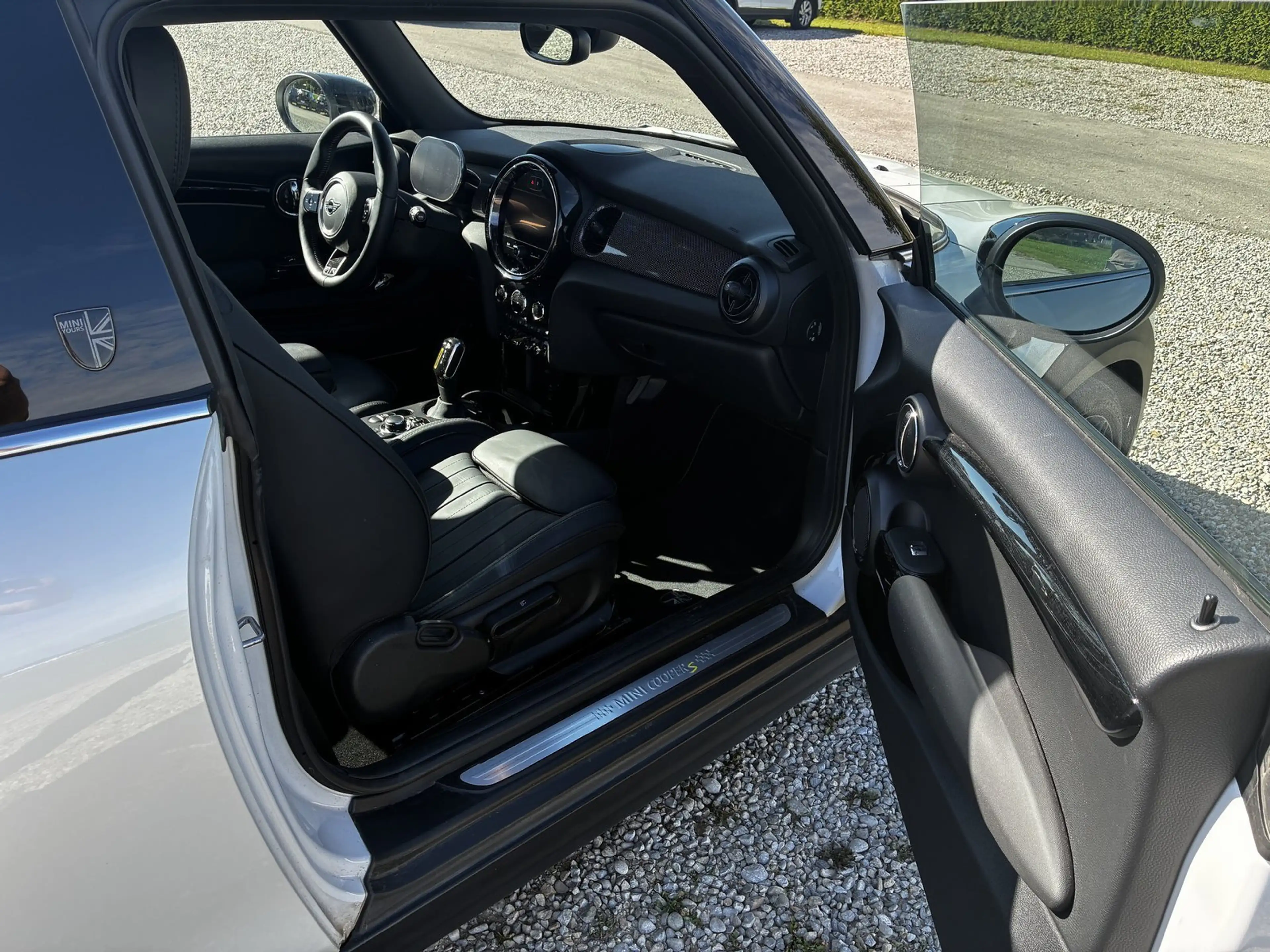 MINI Cooper SE Yours Trim SpoSi BLIS Key LED Navi AUT — photo 6
