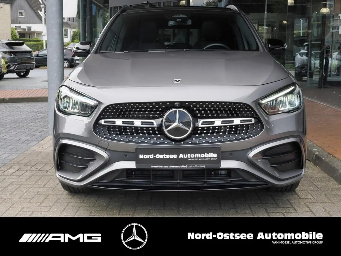 Mercedes-Benz GLA 200 AMG ADV+ NIGHT AHK 360° DISTRO WINTER Gris - 2