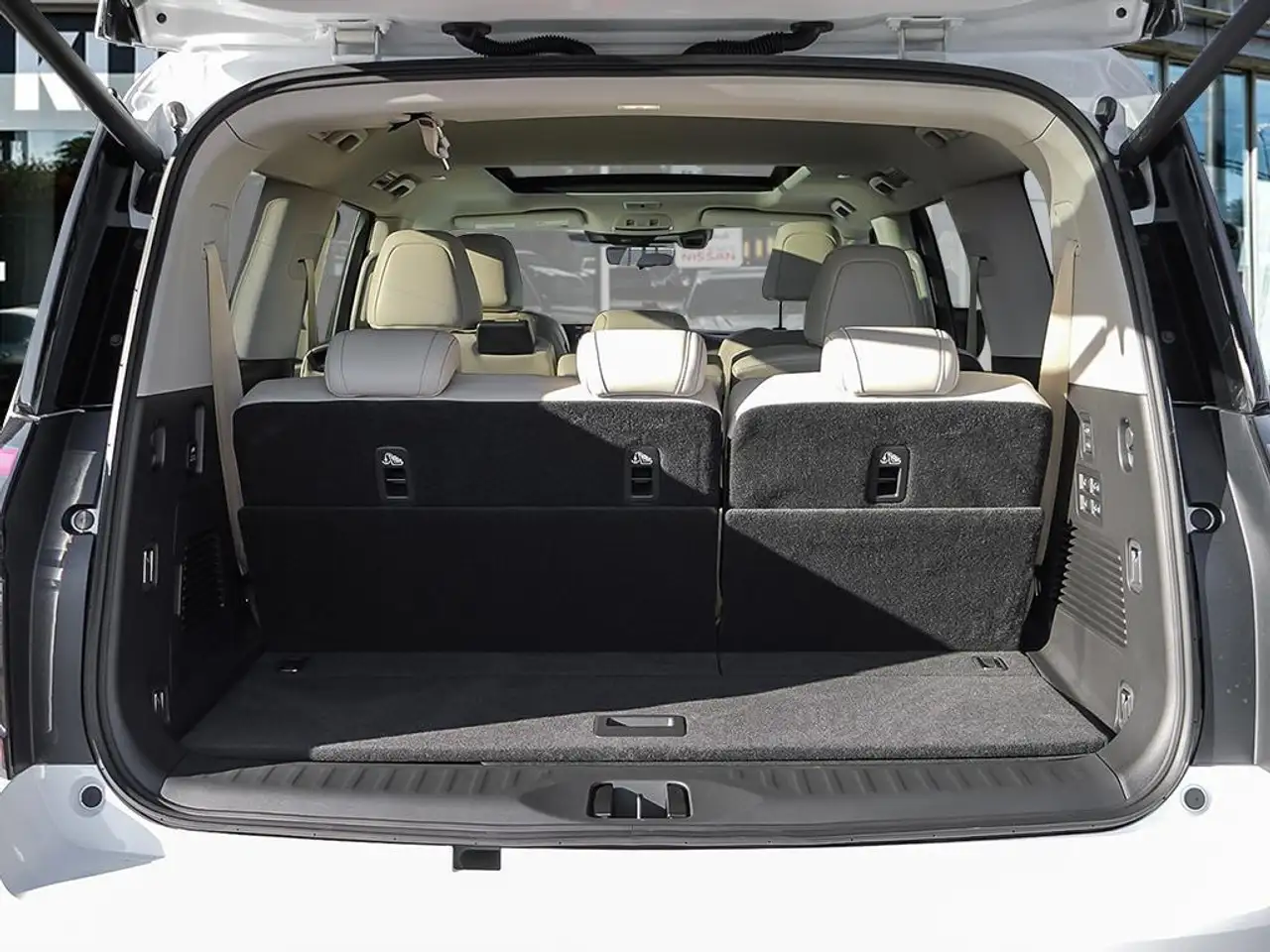 Nissan Armada снимка Nissan Armada
