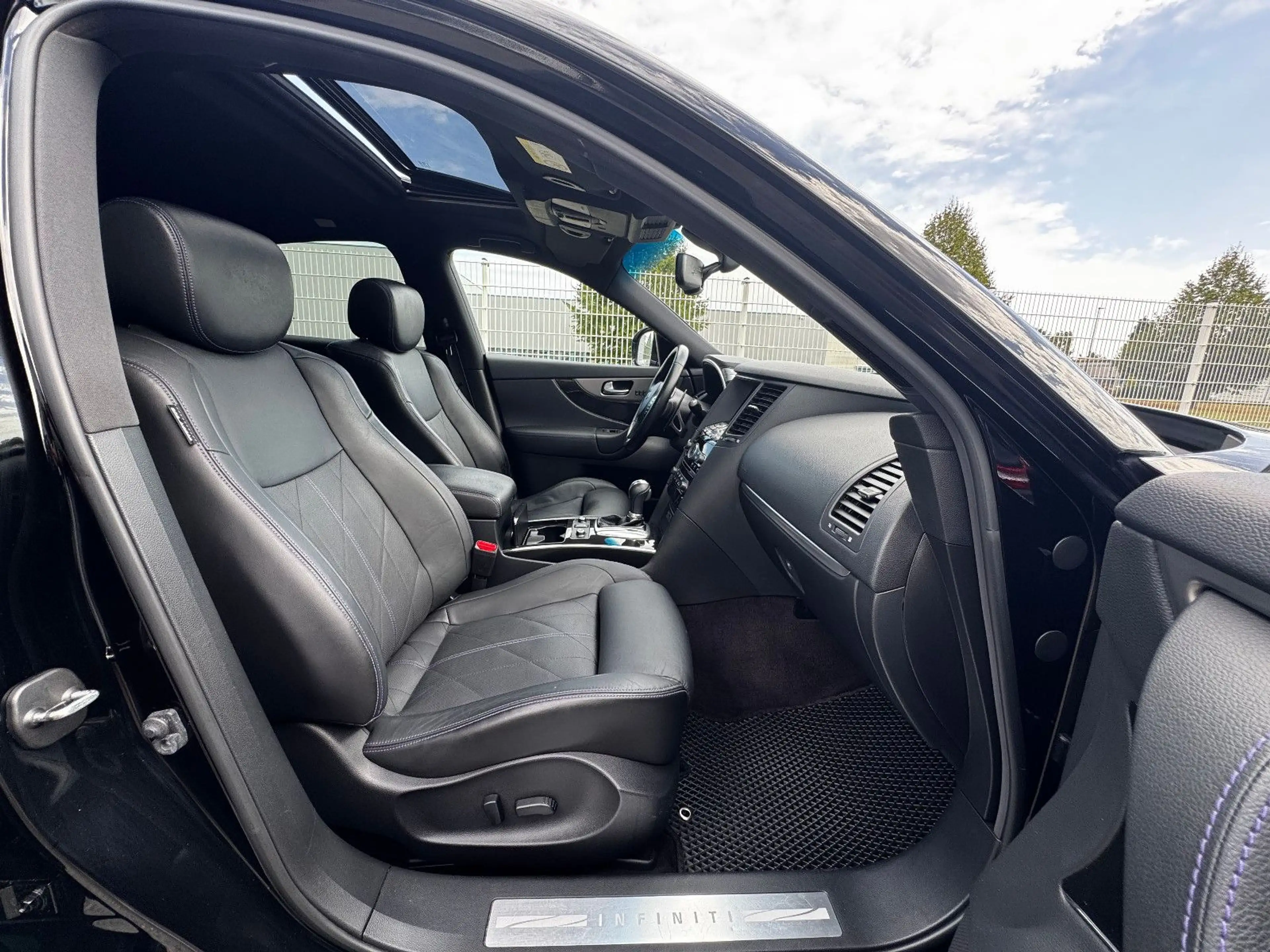 Infiniti QX70 S 3.0 d GT Premium Facelift Modell — photo 12