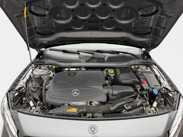Mercedes-Benz Gla view 12