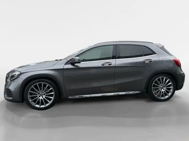 Mercedes-Benz Gla view 3