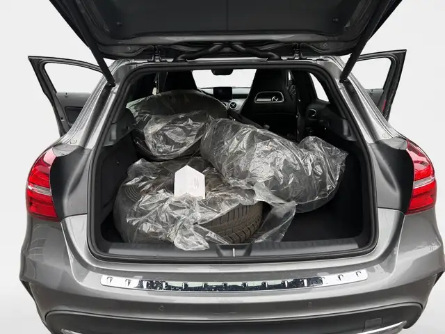 Mercedes-Benz Gla view 10