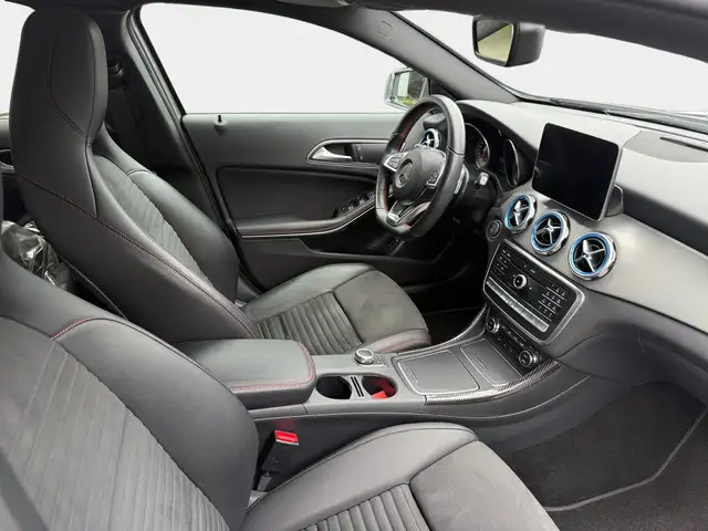 Mercedes-Benz Gla view 11