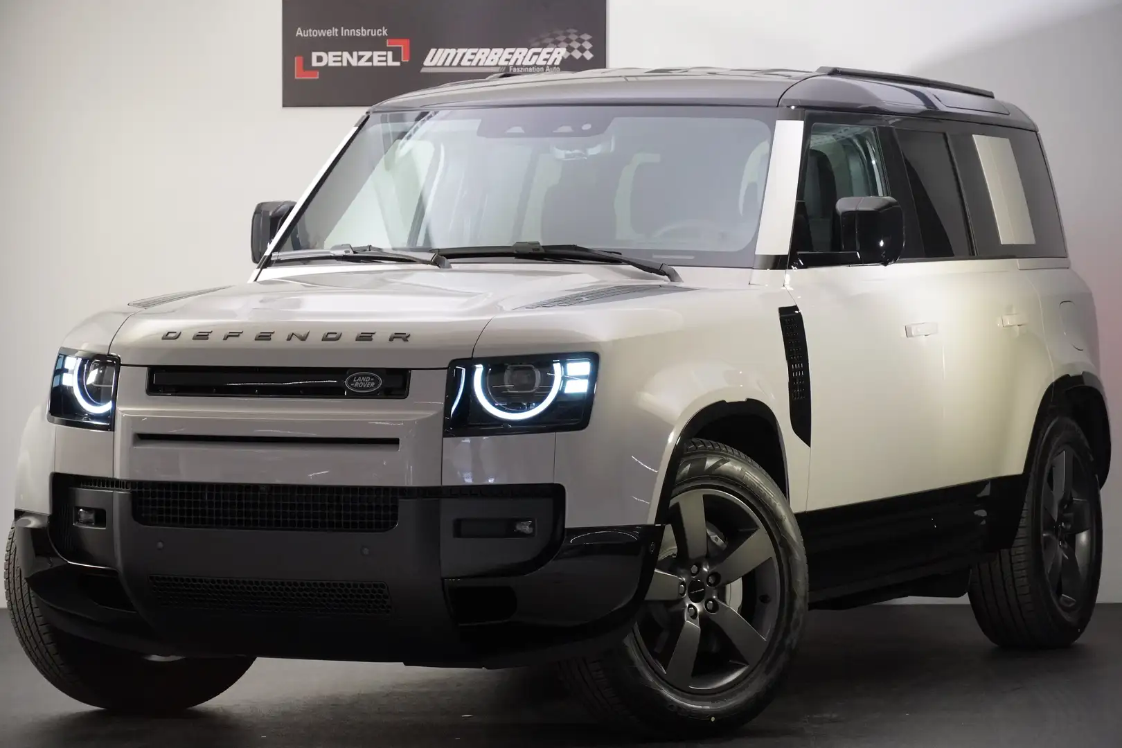 Land Rover Defender 2.0 PHEV X-Dynamic SE Grau - 1