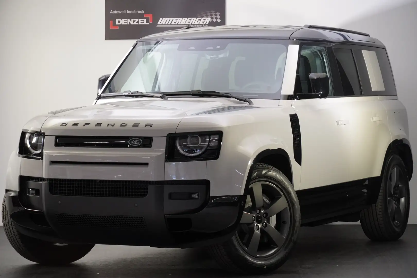Land Rover Defender 2.0 PHEV X-Dynamic SE Grau - 2