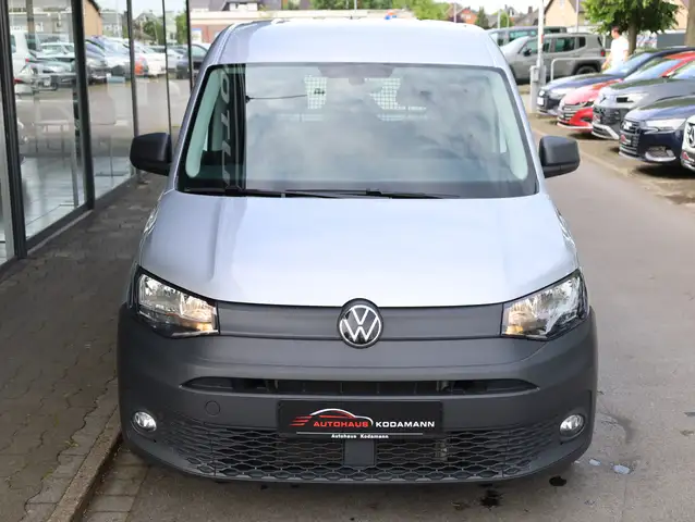 Volkswagen Caddy Maxi view 3