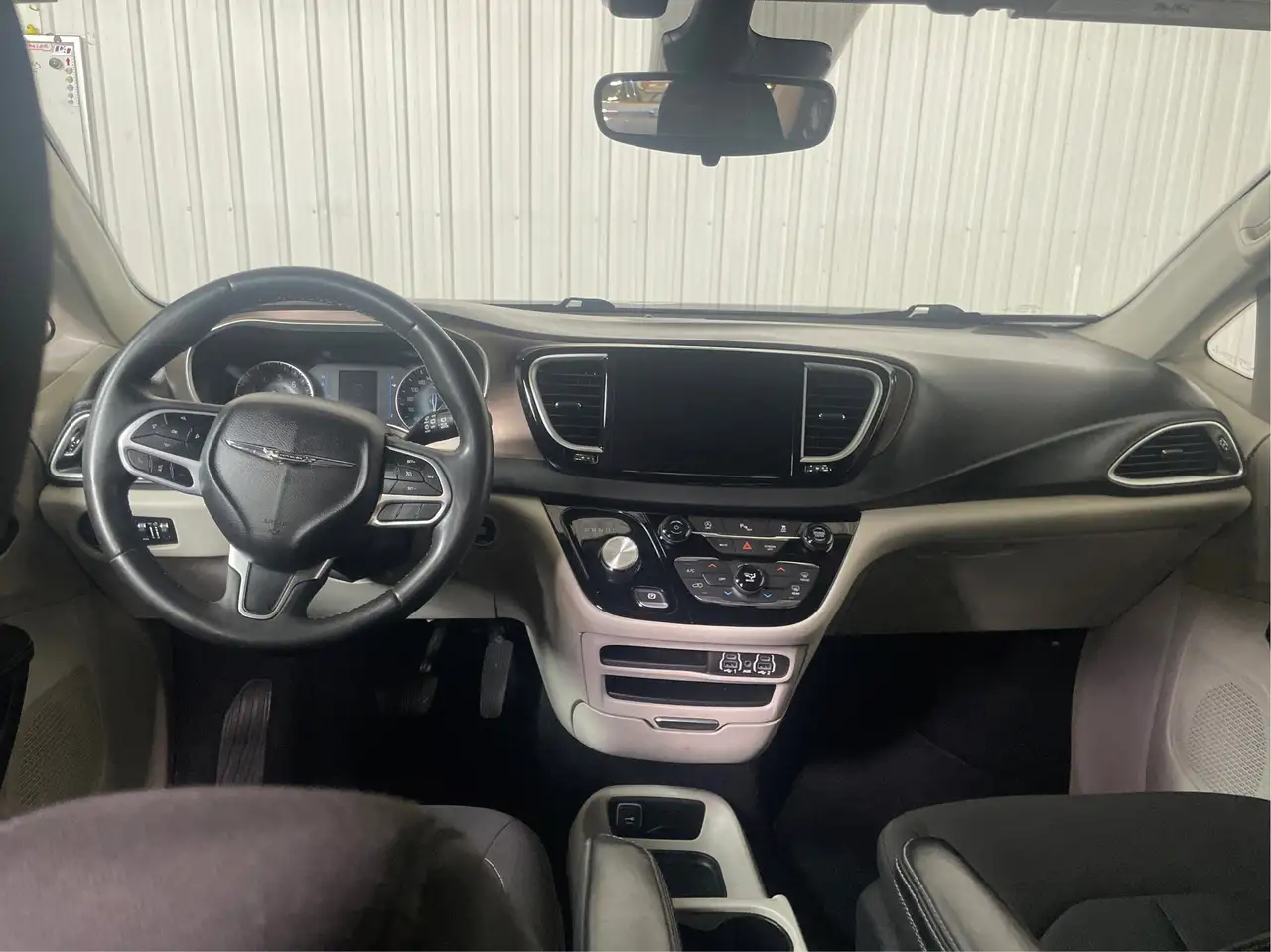 Chrysler Grand Caravan photo Chrysler Grand Caravan