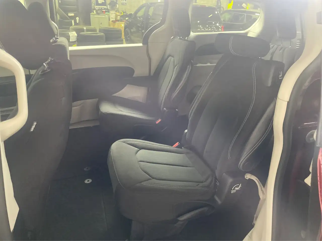Chrysler Grand Caravan photo Chrysler Grand Caravan