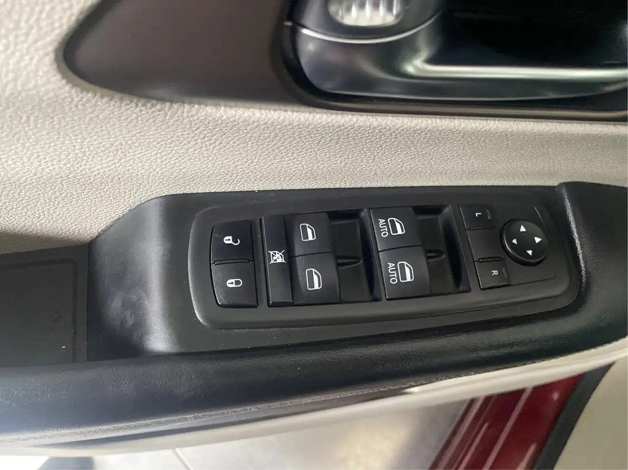 Chrysler Grand Caravan photo Chrysler Grand Caravan