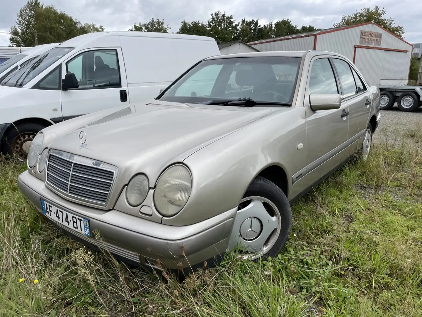 Mercedes-Benz E 220 E220 D Classic Beige - 1