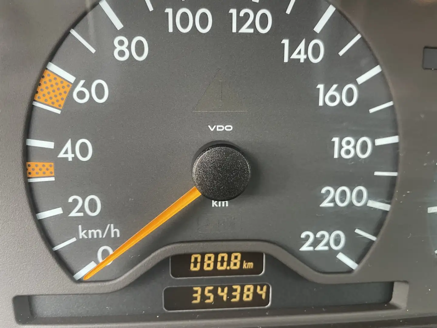 Mercedes-Benz E 220 E220 D Classic Beige - 2