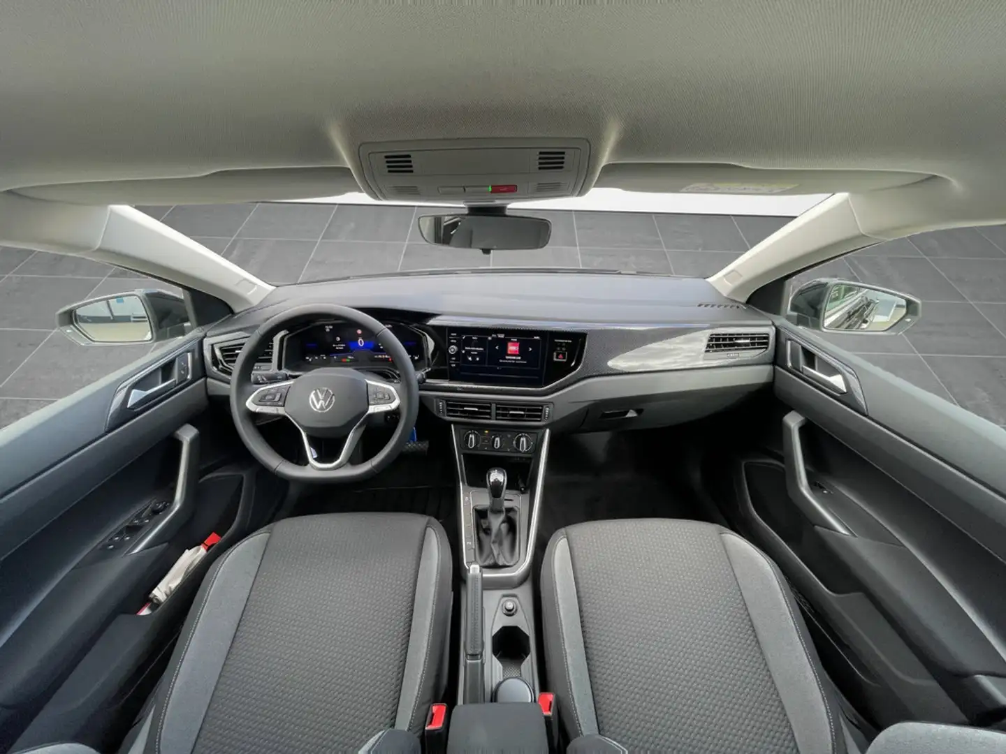 Volkswagen Polo 1.0 TSI LIFE DSG+CLIMA+LED+APP+SHZ+PDC+KAM Schwarz - 2