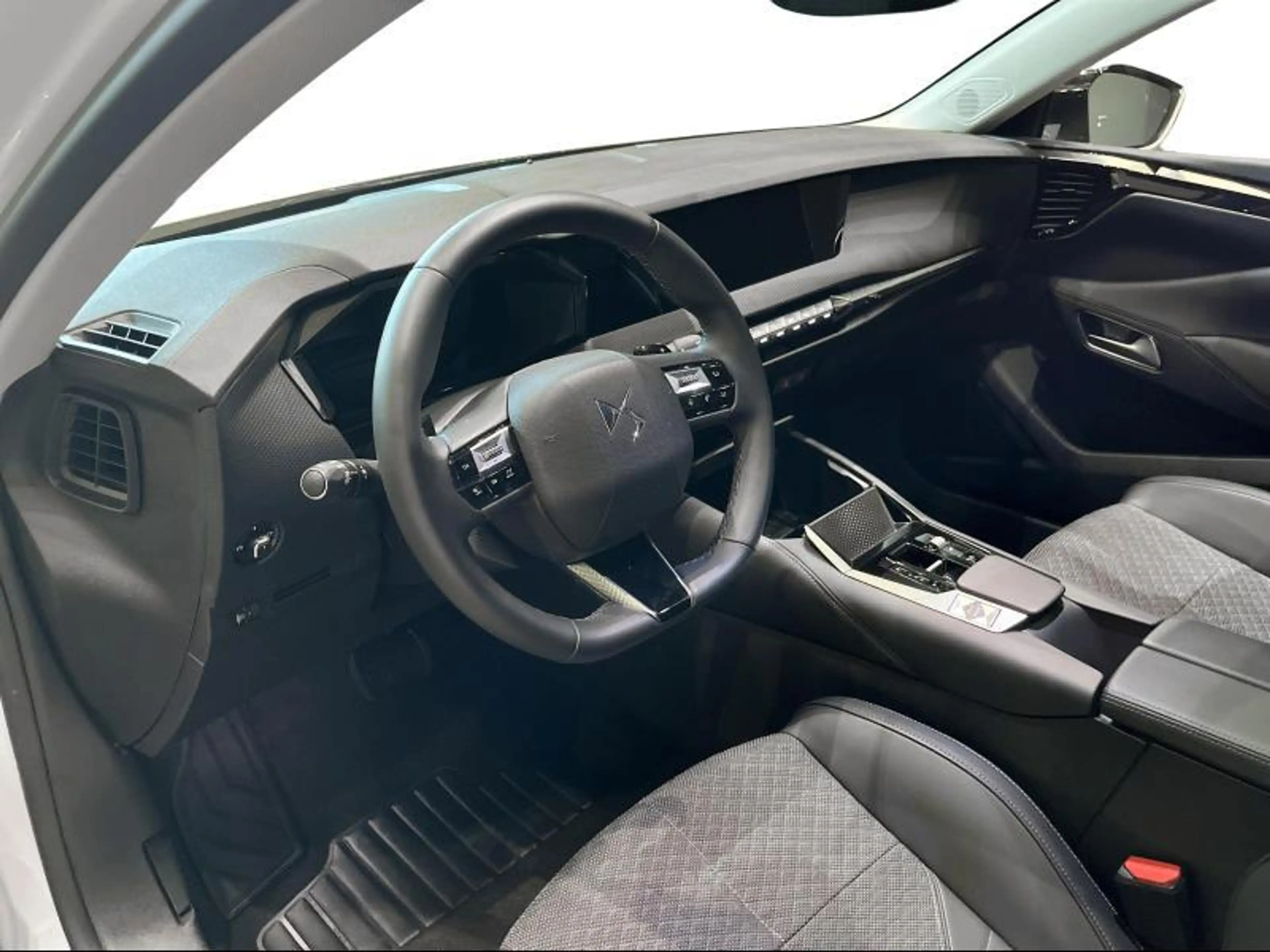 DS Automobiles DS 4 Hybrid Pallas — photo 10