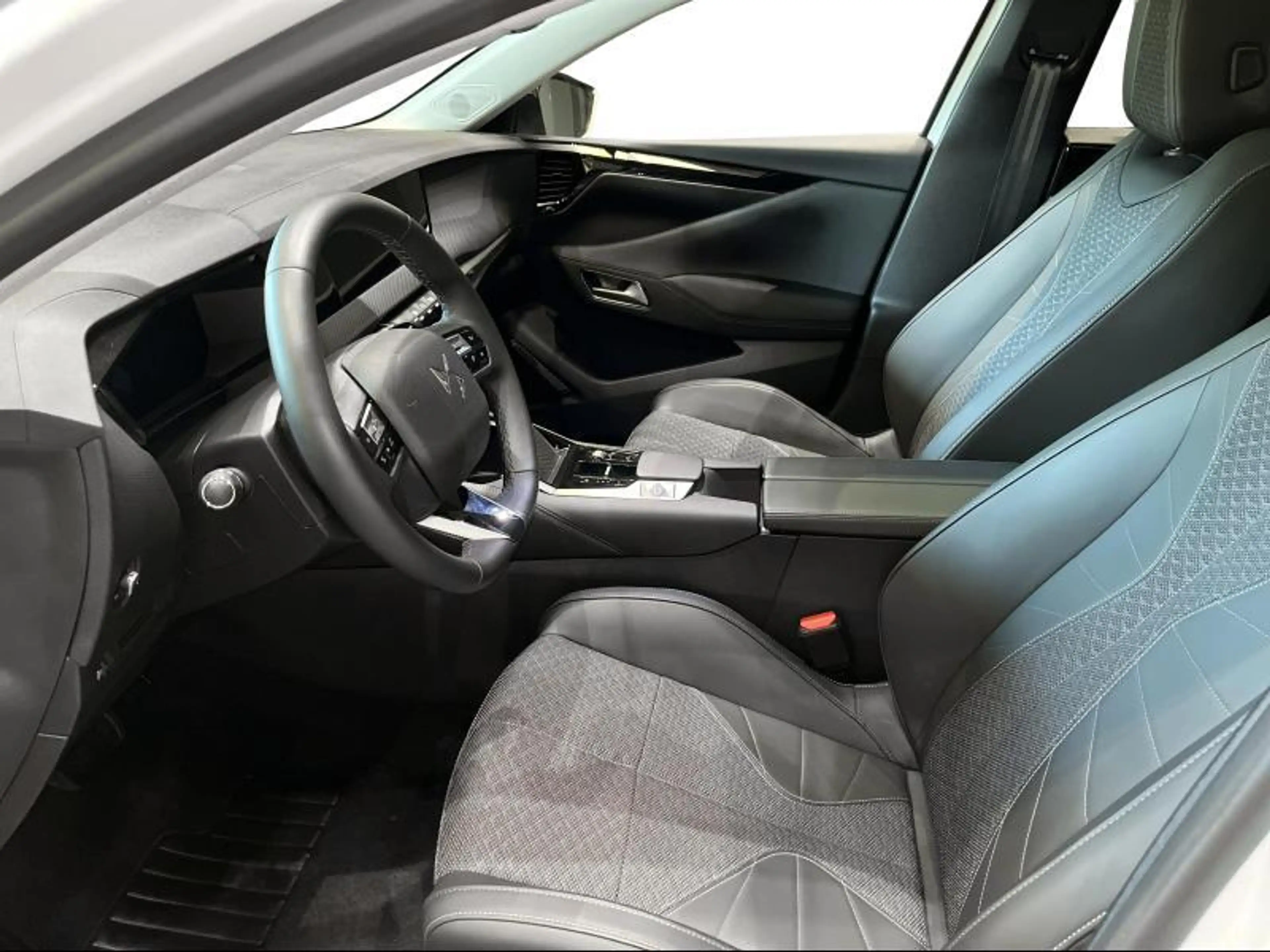 DS Automobiles DS 4 Hybrid Pallas — photo 8