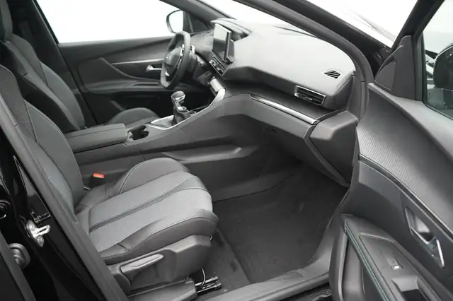 Peugeot 3008 view 5