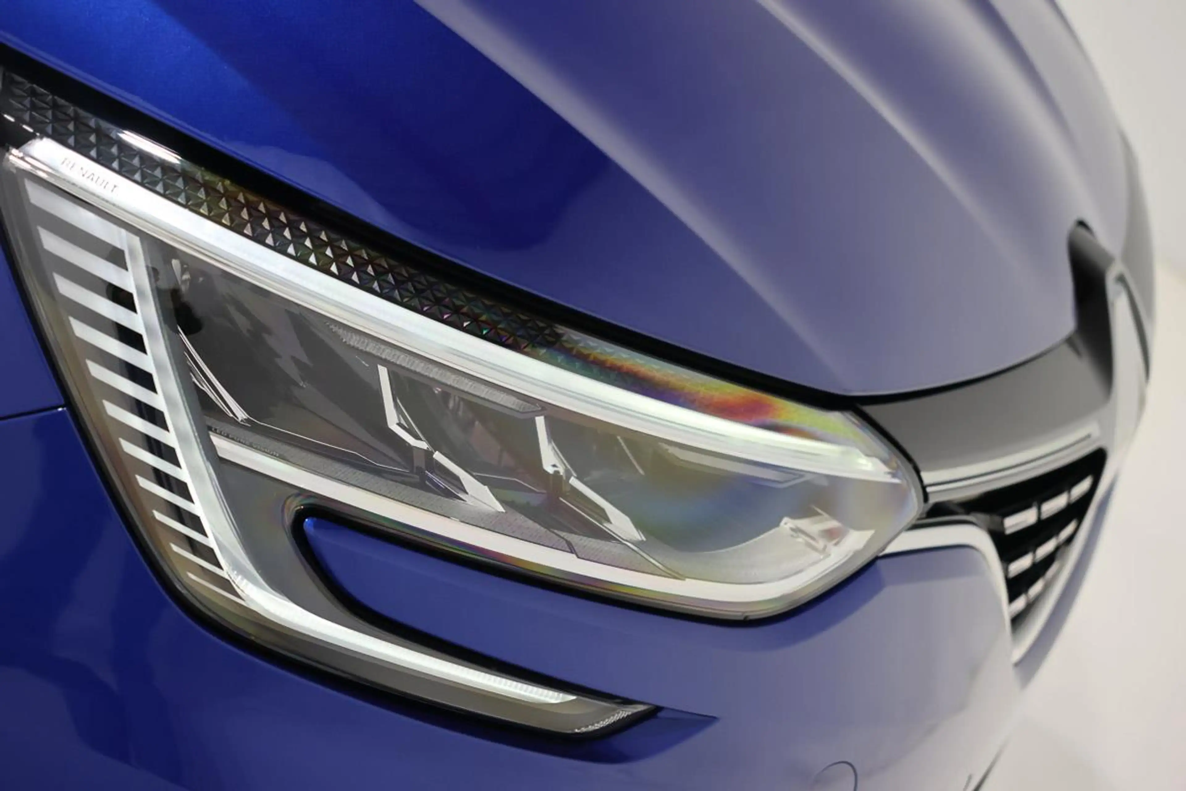 Renault Megane 1.3 TCE 140 - EDC PANO - LED - JA - CARPLAY - R... — photo 9