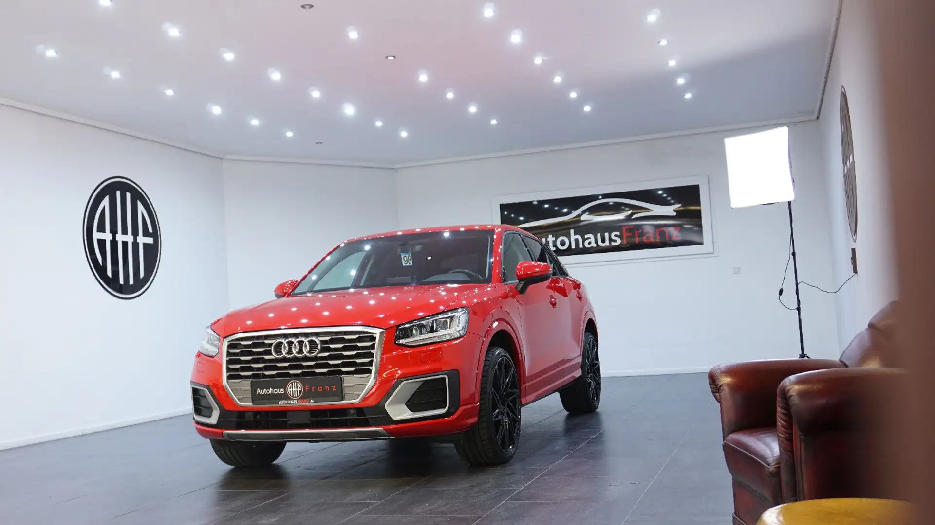 Audi Q2 sport*AHK *SHZ*PDC*Bluetooth* USB Rot - 1