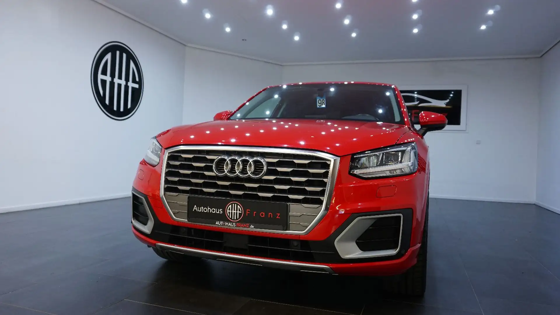 Audi Q2 sport*AHK *SHZ*PDC*Bluetooth* USB Rot - 2