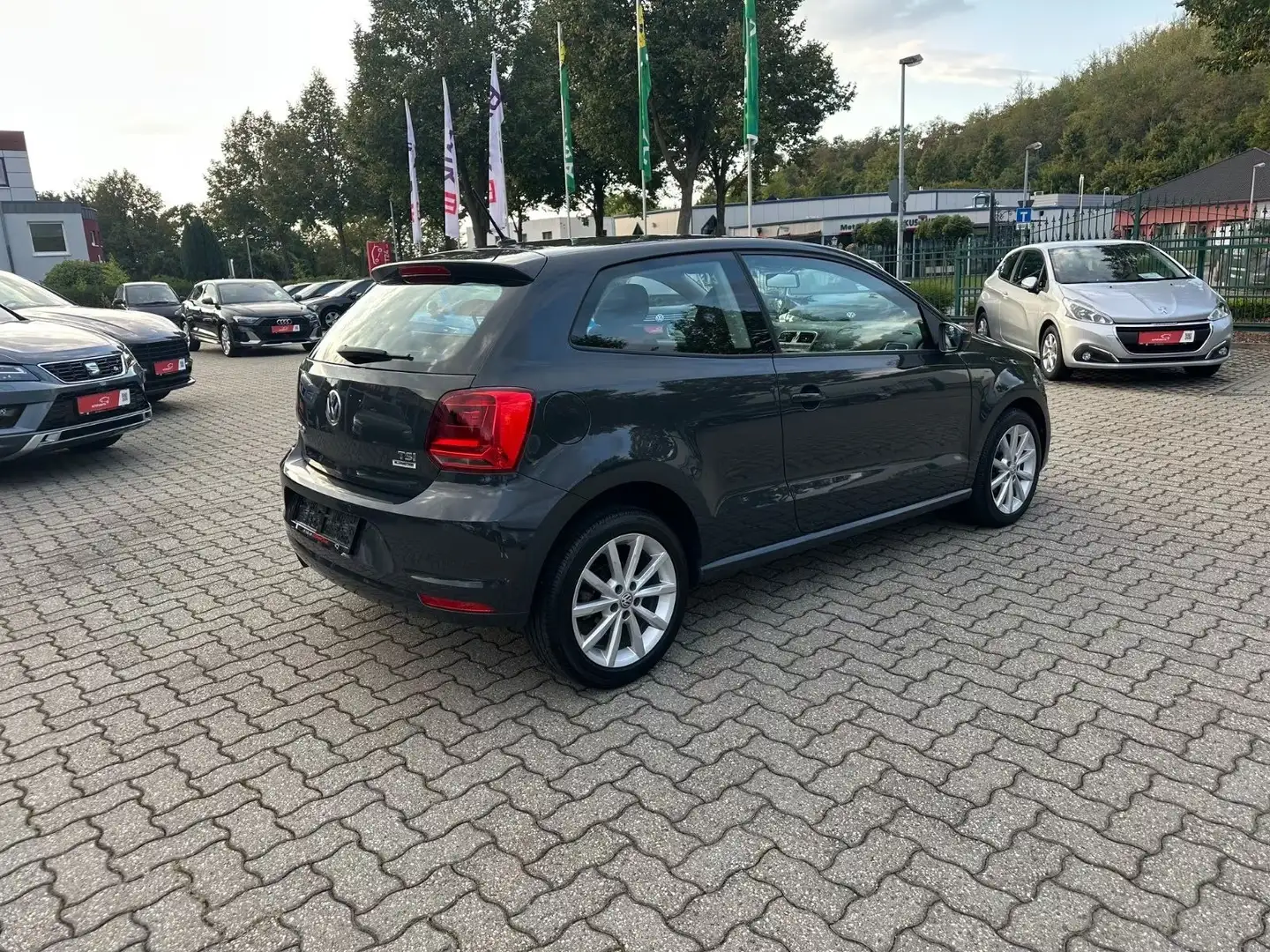 Volkswagen Polo 1.2 TSI Highline 2.HD Klima SHZ Bluetooth Grau - 2