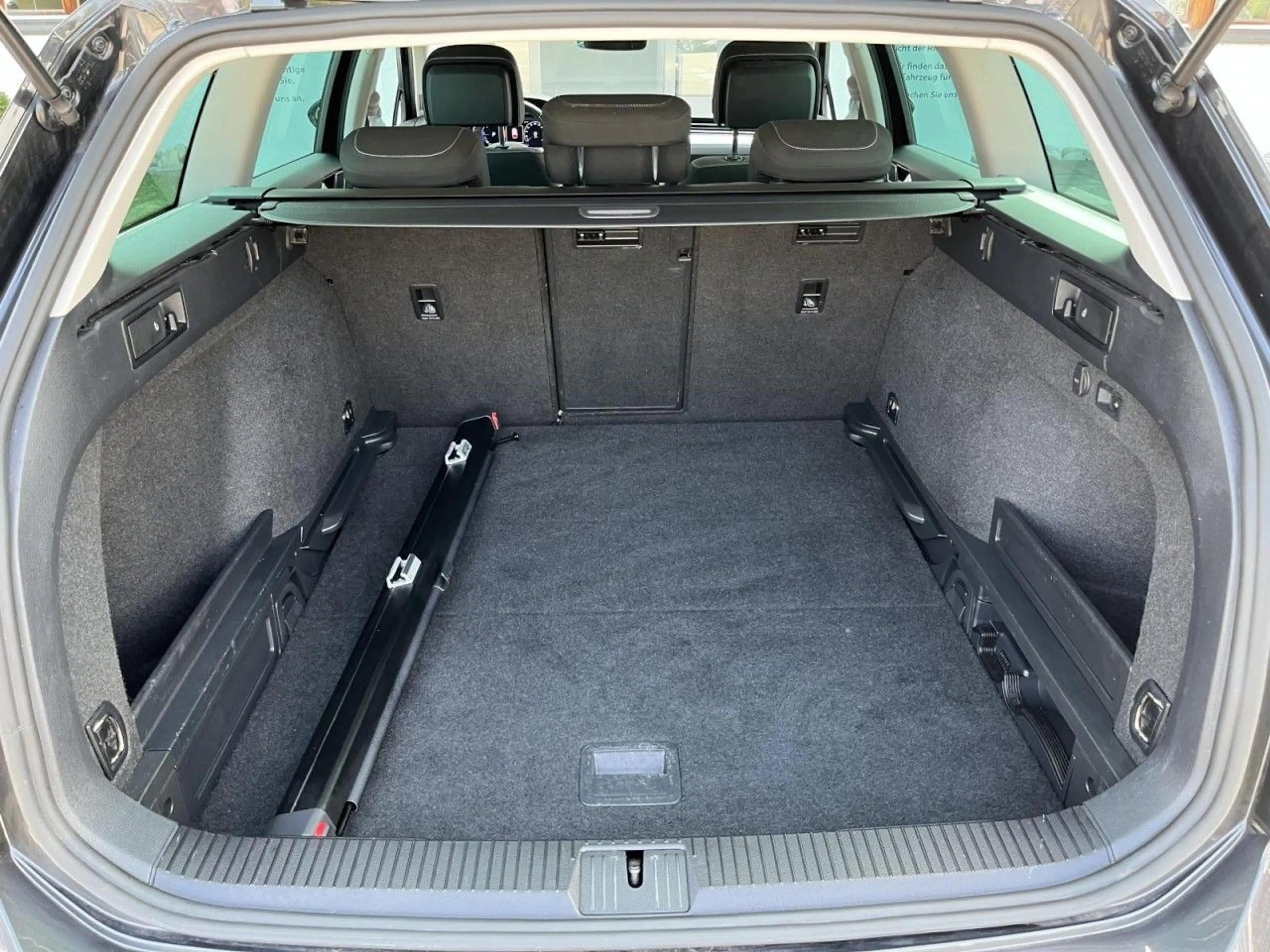 Volkswagen Passat Variant 2,0 TDI DSG Business (AHK+Navi+Re — photo 8