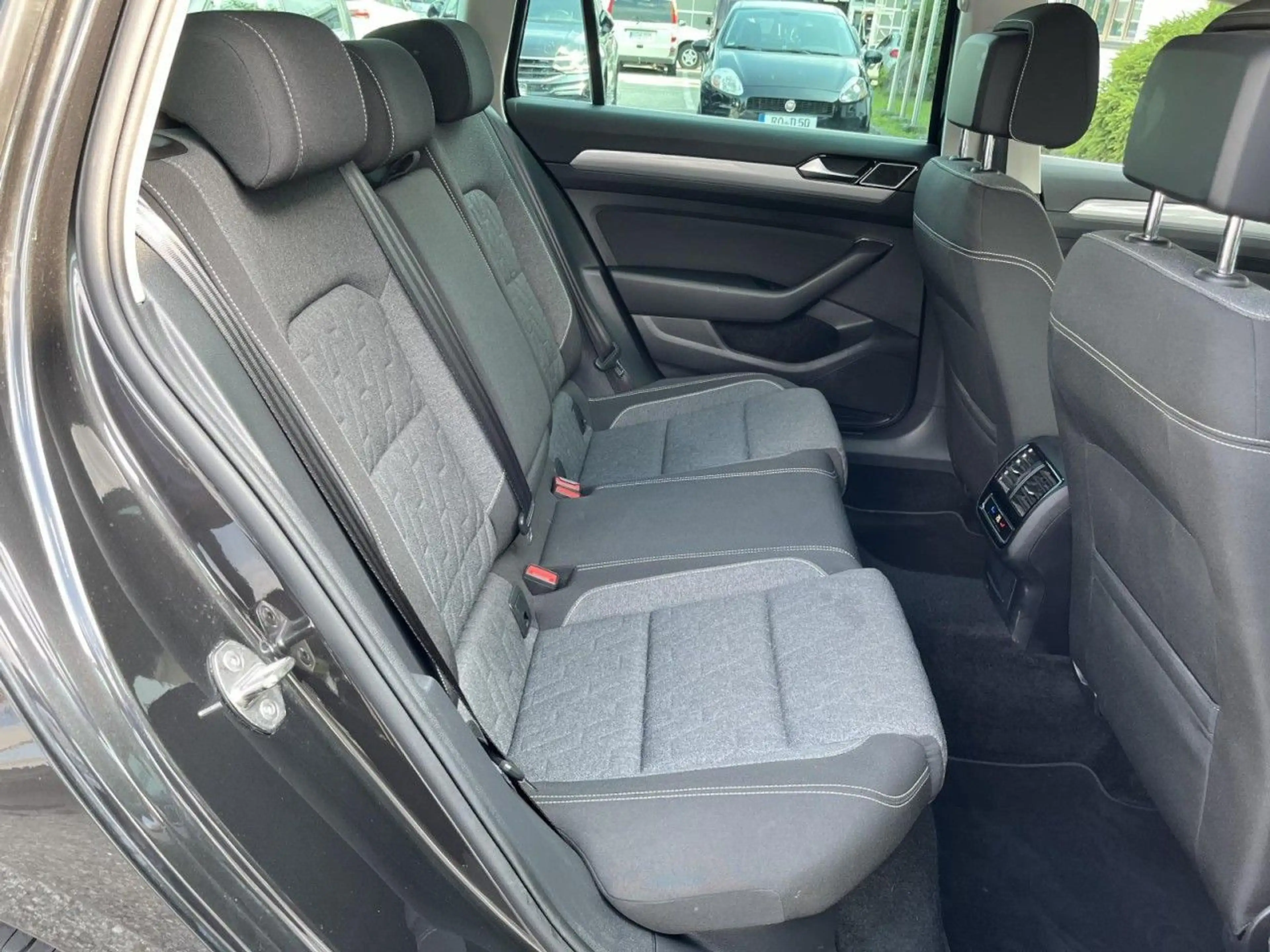 Volkswagen Passat Variant 2,0 TDI DSG Business (AHK+Navi+Re — photo 11