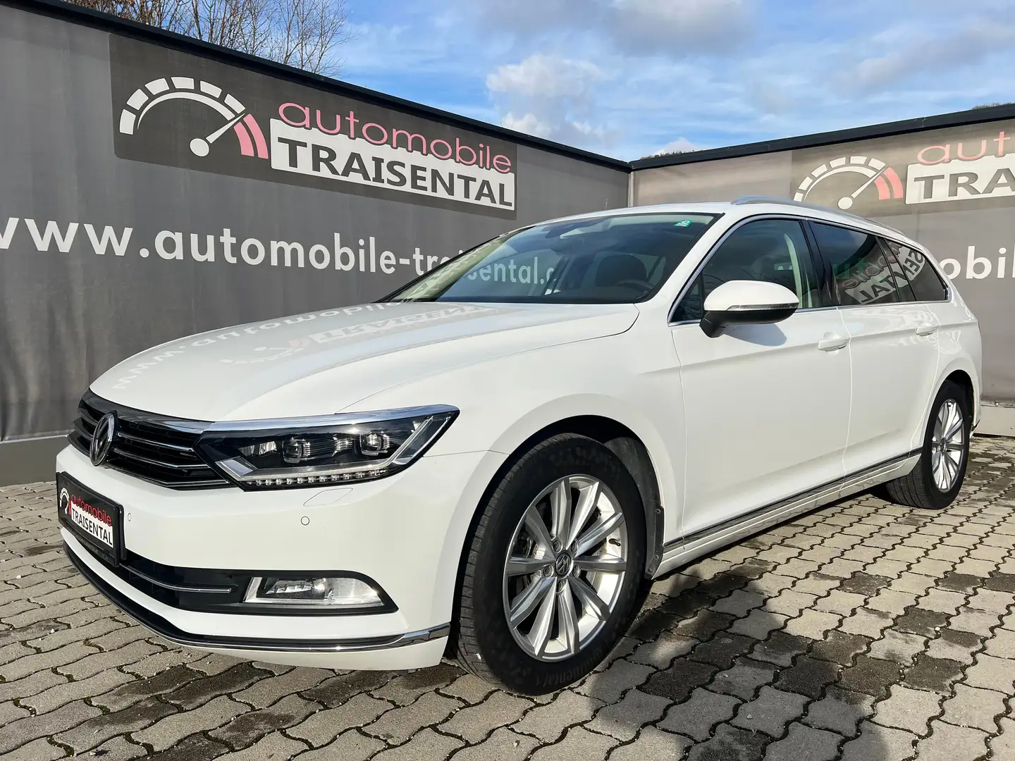 Volkswagen Passat Variant 2.0 TDi 110 Kw DSG Highline mit Glasdach Weiß - 1