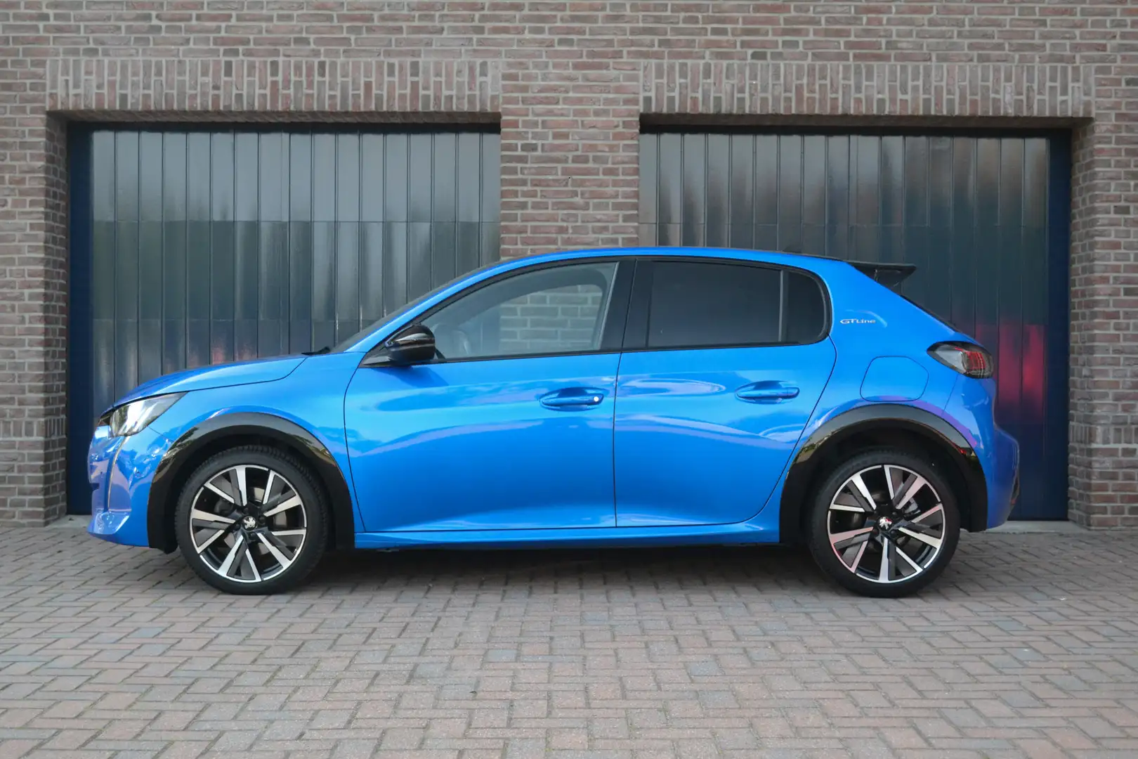 Peugeot 208 1.2 130pk PureTech Automaat GT-Line | Camera | Key Bleu - 2