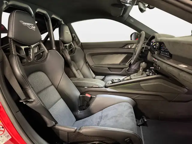 Porsche 911 view 12