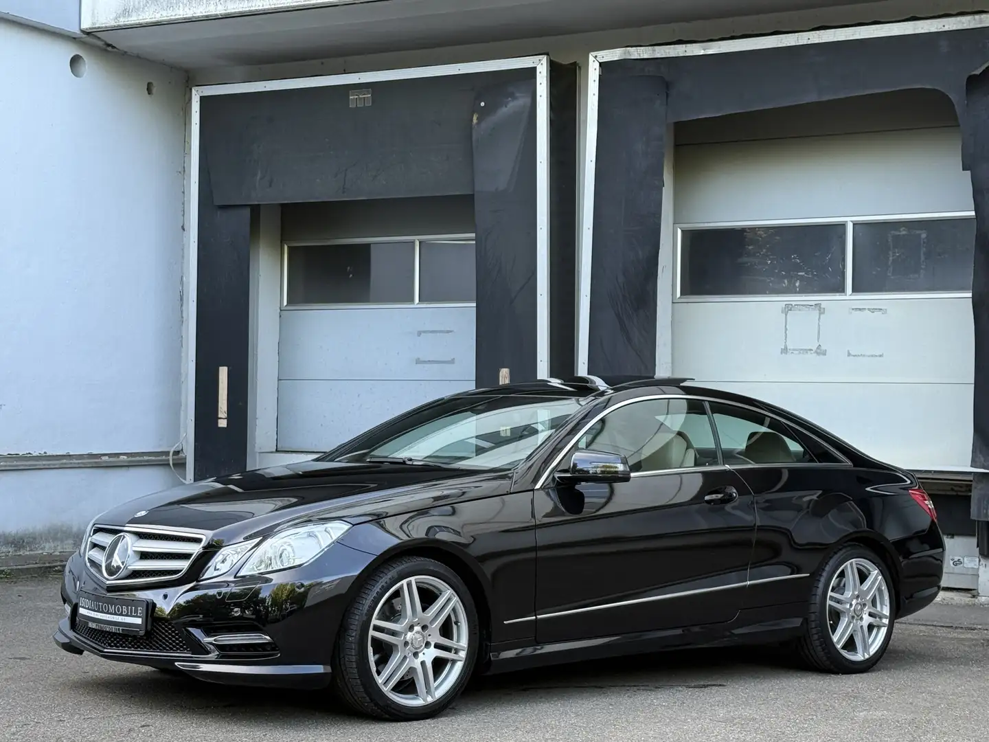 Mercedes-Benz E 350 CDI AMG Coupe Panorama Distronic Kamera Schwarz - 2