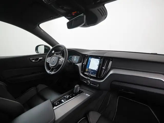 Volvo XC60 view 2