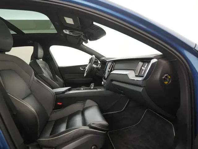 Volvo XC60 view 3