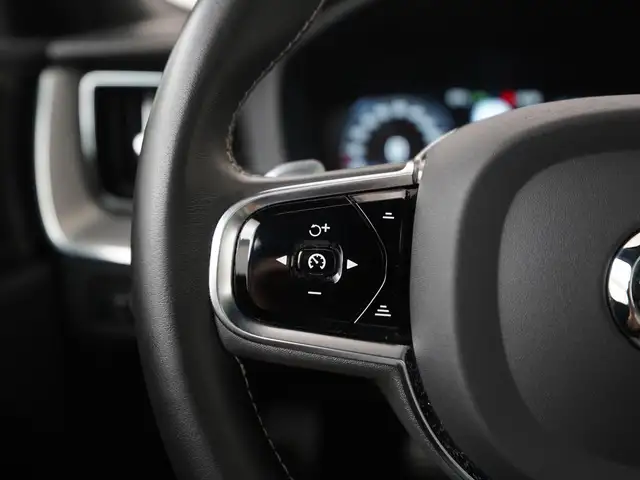 Volvo XC60 view 8